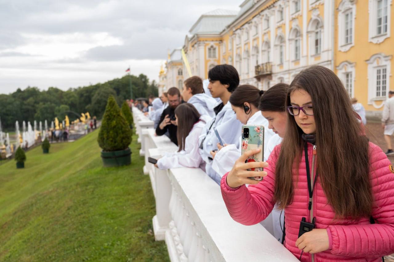 Школьники из-за рубежа открывают для себя российскую северную столицу